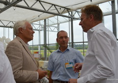 Een 'zuivel-onderonsje': Niek Nielen (FrieslandCampina), Edwin Crombags (Weerribben Zuivel) en Sybrand Bouma (De Natuurweide/Stichting EKO).