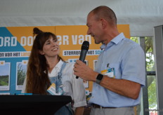 Saskia werd op het podium 'gekoppeld' aan Edwin Crombags van Weerribben Zuivel.