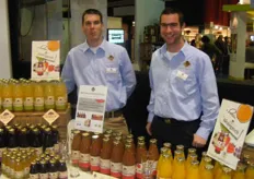 Elger Wiersma en Wilm Koemans van Schulp vruchtensappen. Het biologische assortiment van Schulp is uitgebreid met grote flessen.