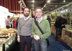 Rigaz Hartman en Edwin van Dongen van Biolive (verse bio-olijven en delicatessen) brachten ook een bezoek aan de BioVak.