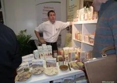 Ben van Ossel toont onder andere diverse bijzondere quinoa-producten van Priméal.