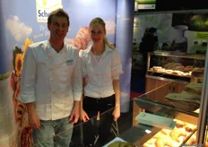 Markus Thelen en Eva Velt van het Duitse Schedel. De verrassingszakjes met luxe broodjes vonden gretig aftrek.