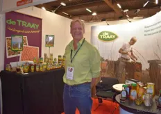"De Traay oriënteert zich ook op het KRAV-label. Lex Drost vindt het een gemoedelijke beurs. "De varianten honing-cranberry en honing-duindoorn spreken hier erg aan. Er is geen enkele honingverwerker die zoveel soorten aanbiedt als wij", vertelt hij."
